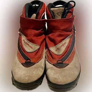 LIKE NEW! Salomon Red and Tan Outdoor Boots! Men’s 6 / Women’s 7.5